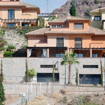 Pareado con jardín de 5 dormitorios y 3 baños en el Limonar, Málaga - M290A