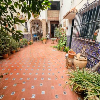 REBAJADO! Casa de 6 dormitorios, 2 baños, patio y terraza en Cártama - CM318A